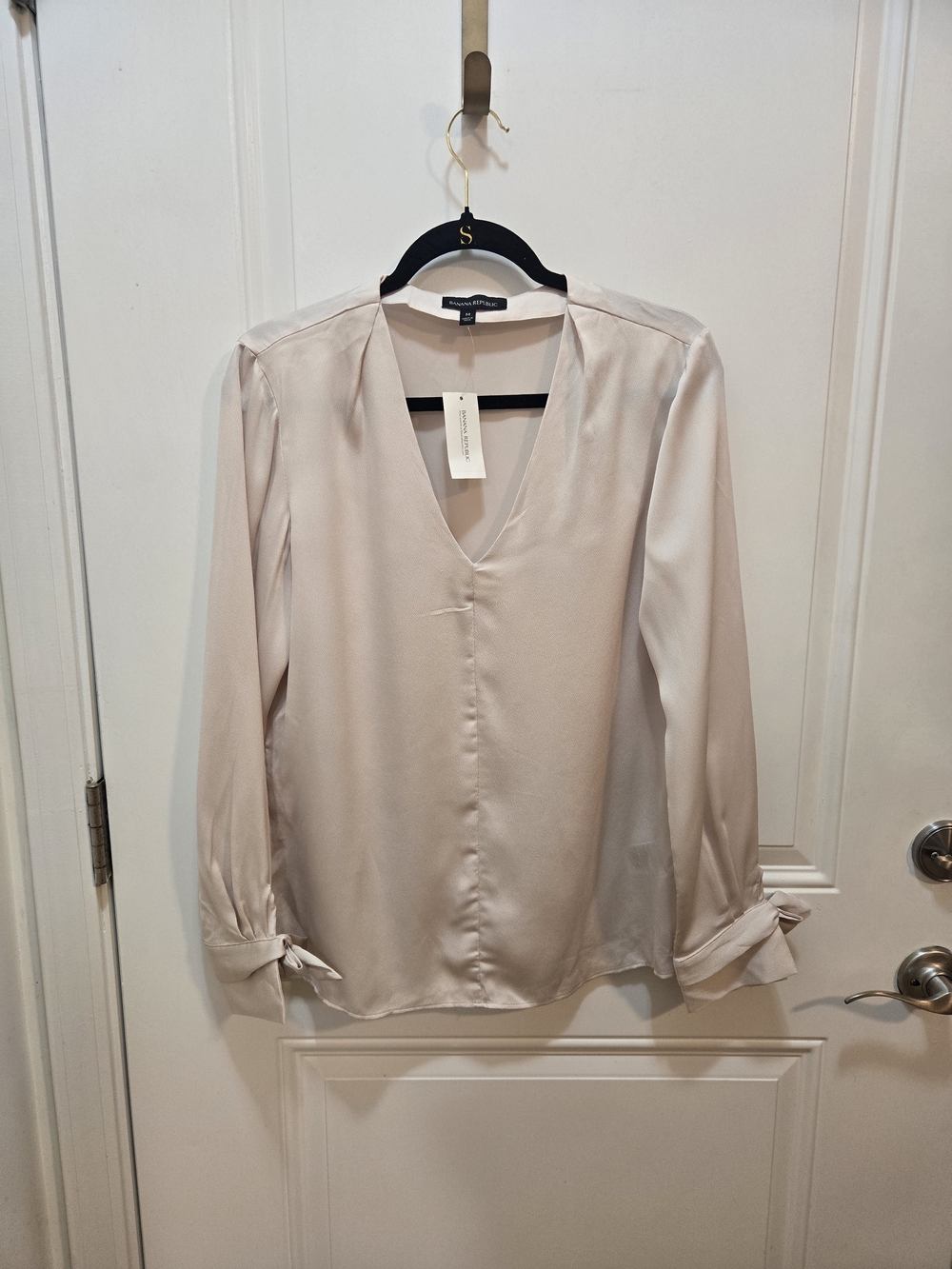 Banana Republic Blush V-Neck Satin Tie-Cuff Blouse